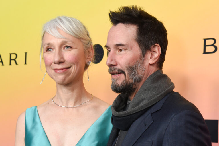Keanu Reeves’ 54-year-old girlfriend sparks mixed reactions after wearing a teal cut-out dress on the red carpet.